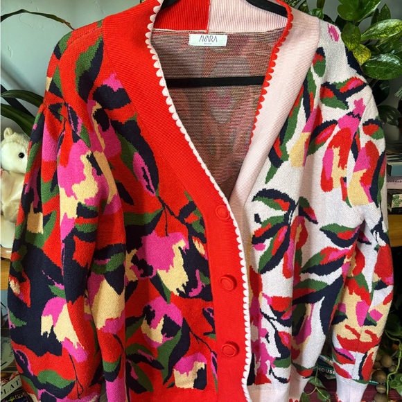 Avara Leslie Red Floral Cardigan | Medium - Picture 4 of 6